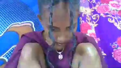 ninie22 live cam on Cam4