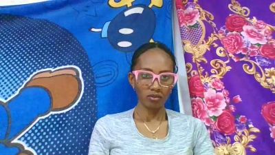 ninie22 live cam on Cam4