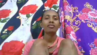 ninie22 live cam on Cam4