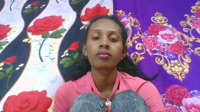 ninie22 live cam on Cam4