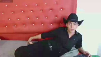 noah_bluex live cam on Cam4