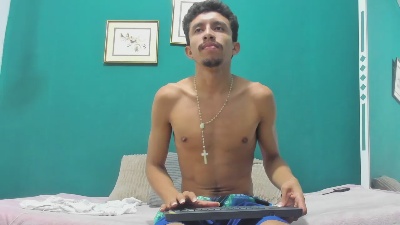 noah_brookss live cam on Cam4