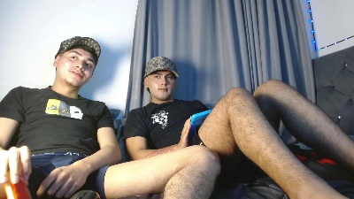 noah_hotboys18 live cam on Cam4