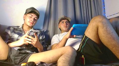 noah_hotboys18 live cam on Cam4