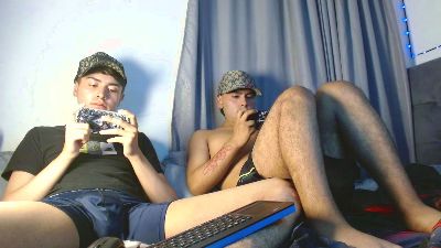 noah_hotboys18 live cam on Cam4