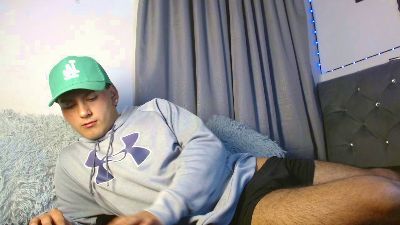 noah_hotboys18 live cam on Cam4