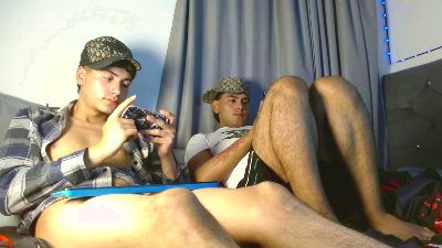 noah_hotboys18 live cam on Cam4