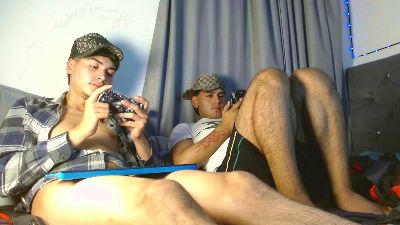 noah_hotboys18 live cam on Cam4