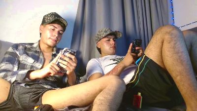 noah_hotboys18 live cam on Cam4