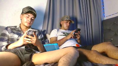 noah_hotboys18 live cam on Cam4