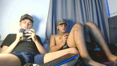 noah_hotboys18 live cam on Cam4