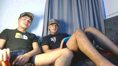 noah_hotboys18 live cam on Cam4