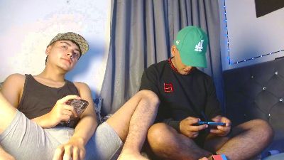 noah_hotboys18 live cam on Cam4