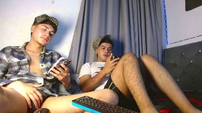 noah_hotboys18 live cam on Cam4