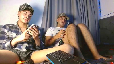 noah_hotboys18 live cam on Cam4