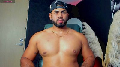 noahcrux live cam on Cam4