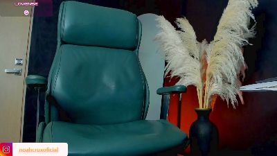 noahcrux live cam on Cam4