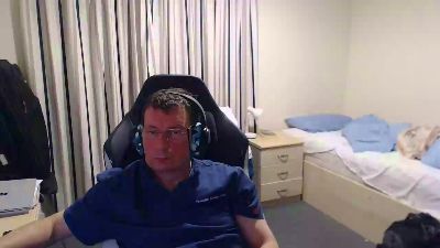 notarealman2025 live cam on Cam4