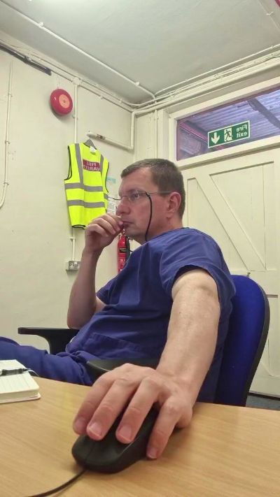 notarealman2025 live cam on Cam4