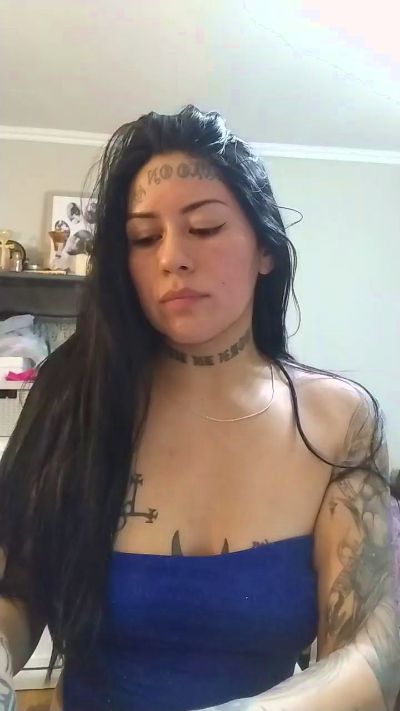 notfromherexxx live cam on Cam4