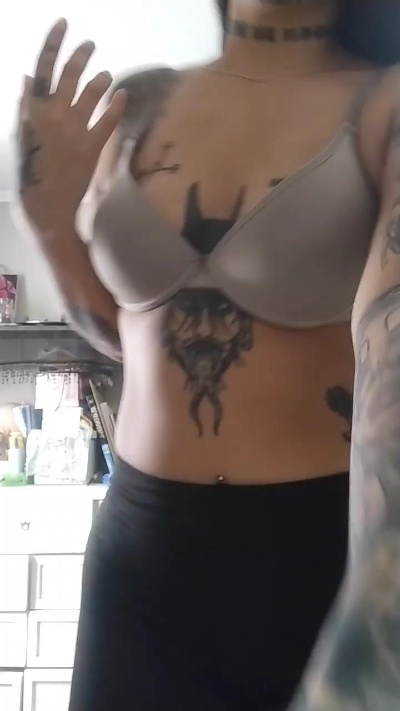 notfromherexxx live cam on Cam4