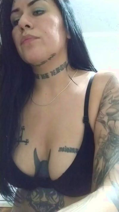notfromherexxx live cam on Cam4