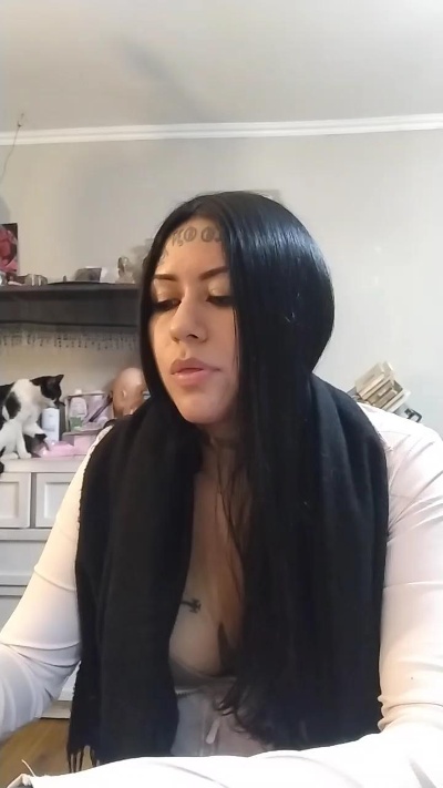 notfromherexxx live cam on Cam4