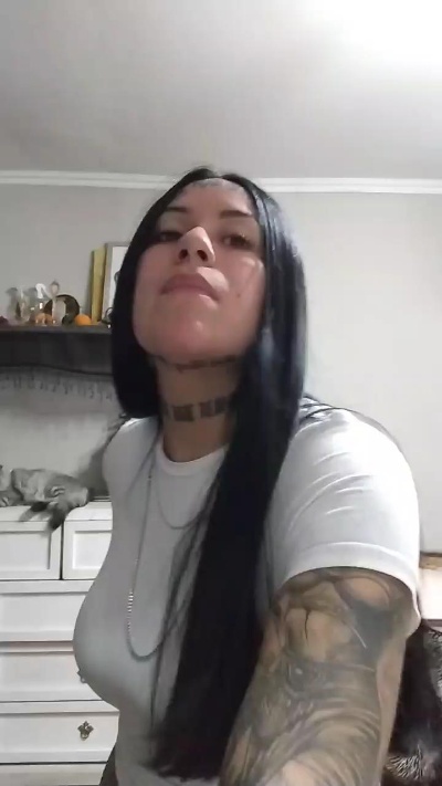 notfromherexxx live cam on Cam4