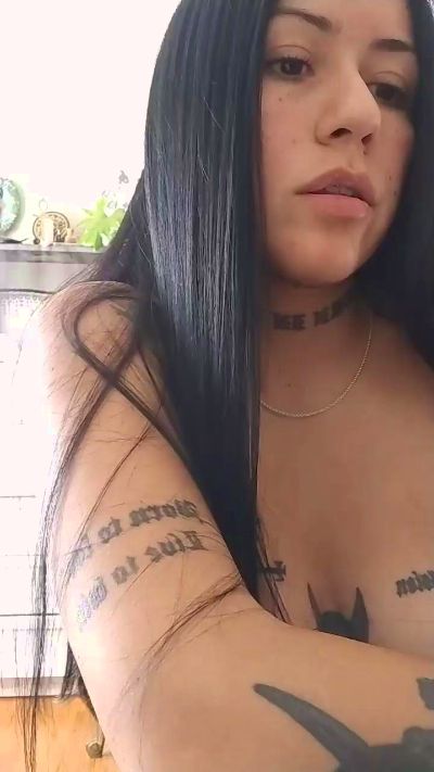 notfromherexxx live cam on Cam4