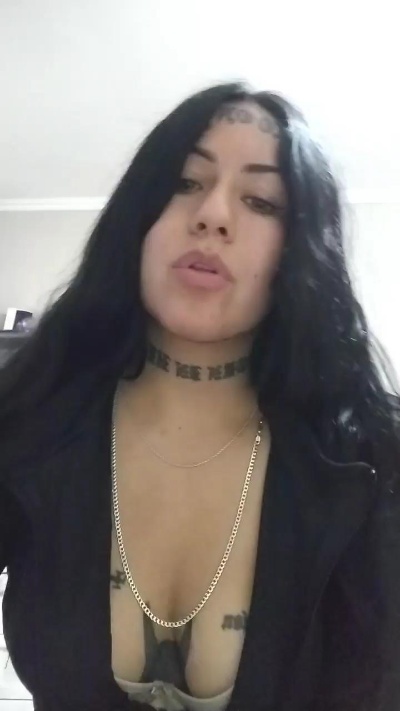 notfromherexxx live cam on Cam4