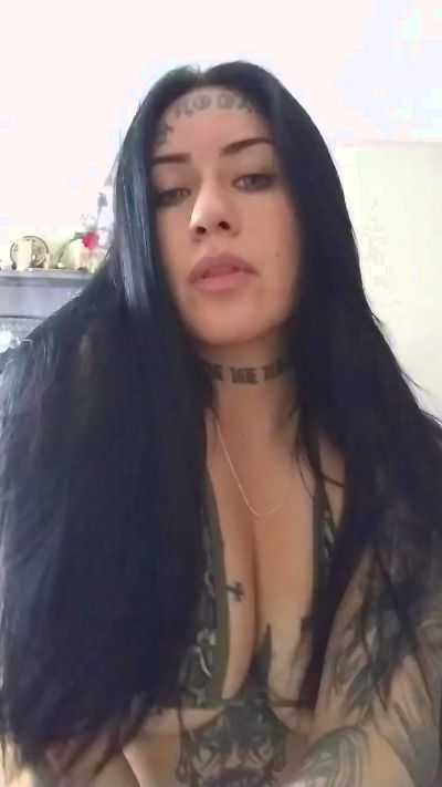 notfromherexxx live cam on Cam4