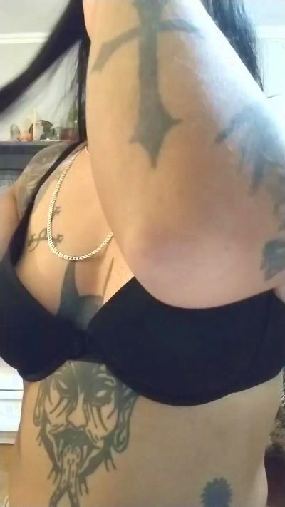 notfromherexxx live cam on Cam4