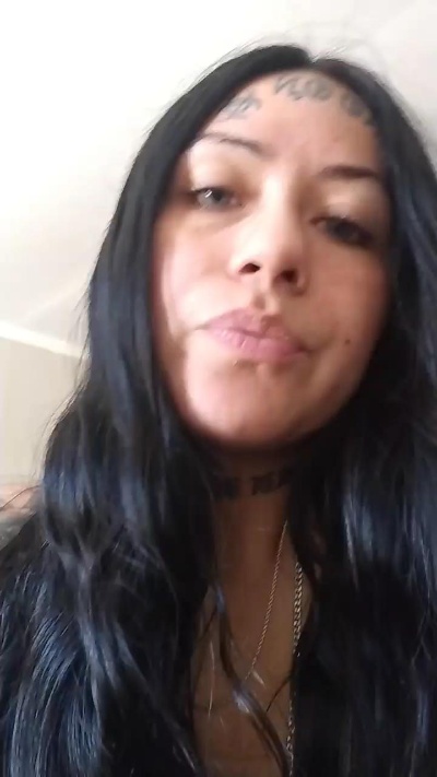 notfromherexxx live cam on Cam4