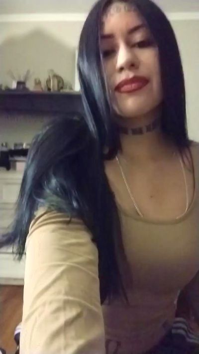 notfromherexxx live cam on Cam4