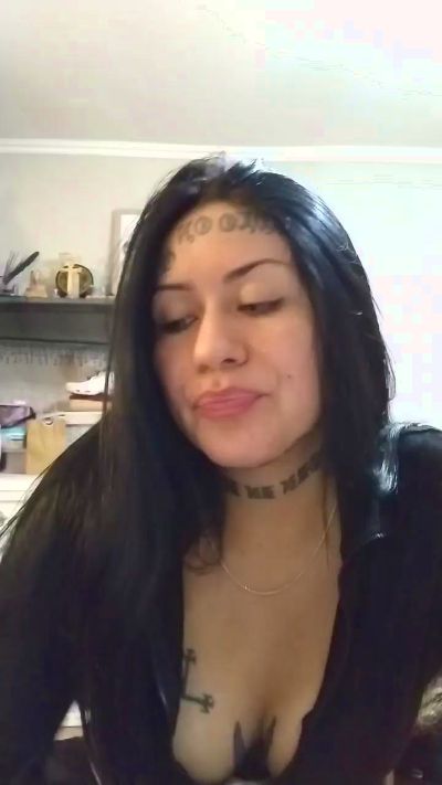 notfromherexxx live cam on Cam4