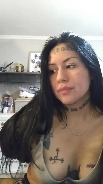 notfromherexxx live cam on Cam4