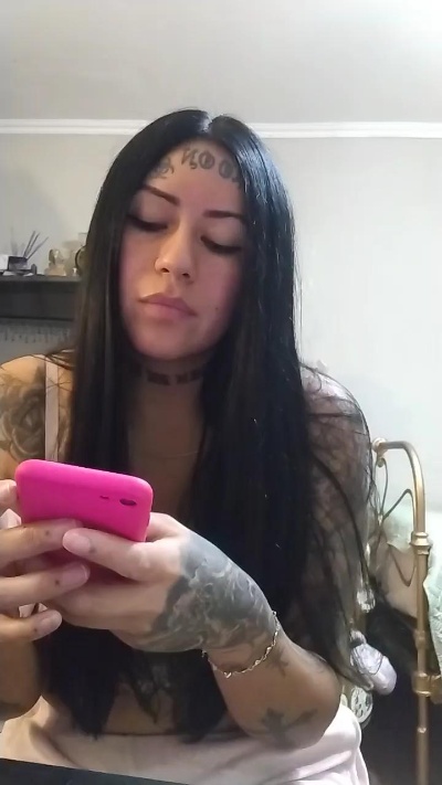 notfromherexxx live cam on Cam4