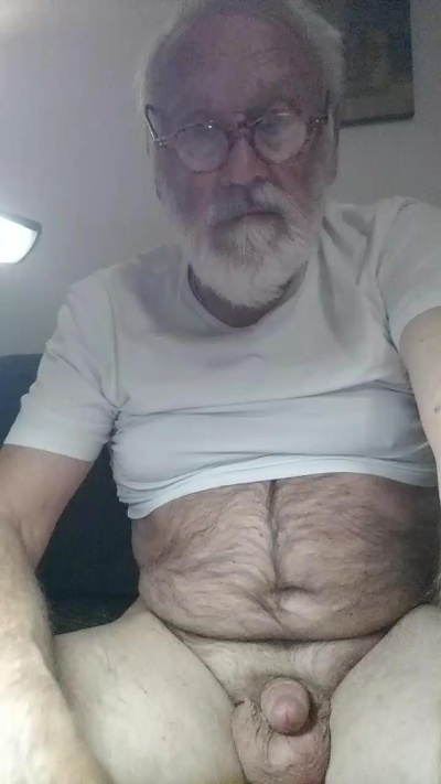 oldiefoyoun3 live cam on Cam4