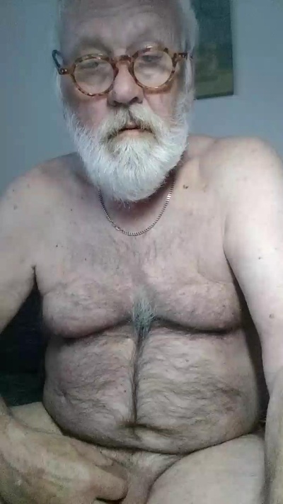 oldiefoyoun3 live cam on Cam4