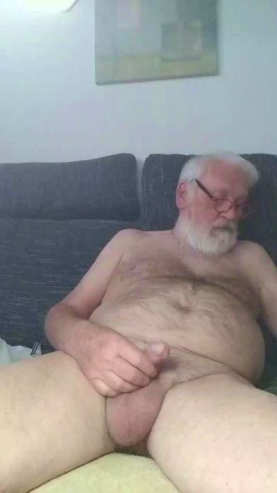 oldiefoyoun3 live cam on Cam4