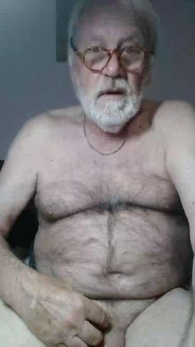 oldiefoyoun3 live cam on Cam4