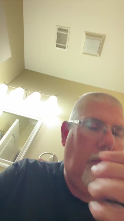 oldman696 live cam on Cam4