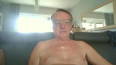 oldtimer160 live cam on Cam4
