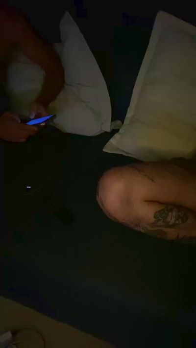 onlybaresc live cam on Cam4