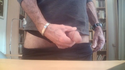 opusnigrum live cam on Cam4