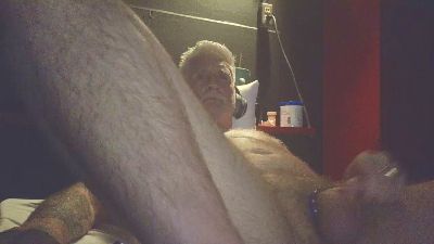 overmydaddbody live cam on Cam4
