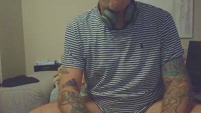 overmydaddbody live cam on Cam4