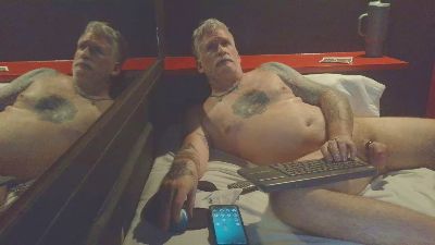 overmydaddbody live cam on Cam4