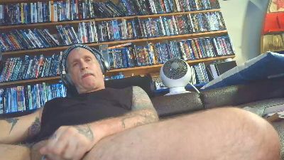 overmydaddbody live cam on Cam4