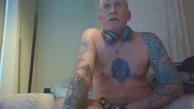 overmydaddbody live cam on Cam4